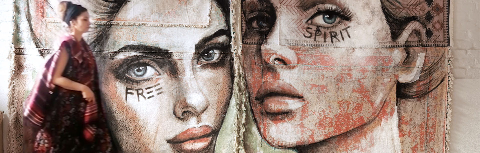Serie Free Spirit von Shirin Donia: großformatige Frauenporträts auf Teppichen