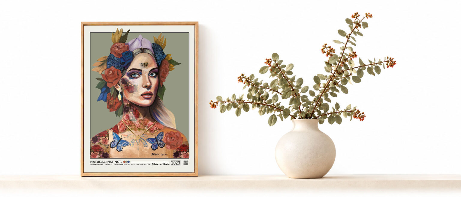 Kunstwerk von Shirin Donia als Poster an der Wand neben einer Pflanze
